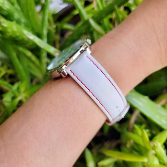 Classic 2008 Disney Special Edition Mickey Sparkle Watch - Picture 7 of 14